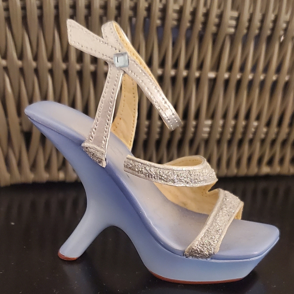 Just the Right Shoe Raine Stepping Out Glitter Glam